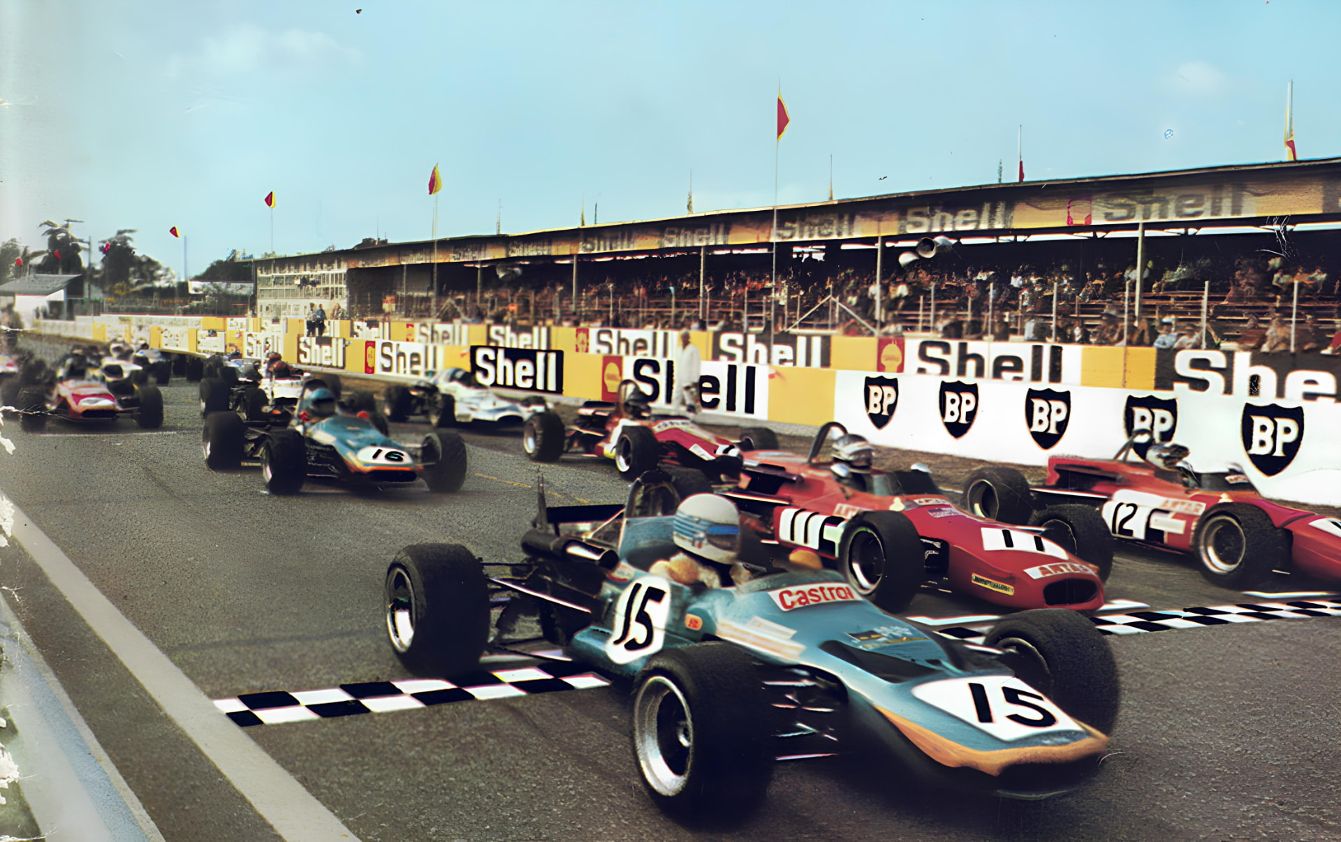 Départ du Grand Prix d'Albi sur le circuit du Séquestre, devant la tribune Shell.