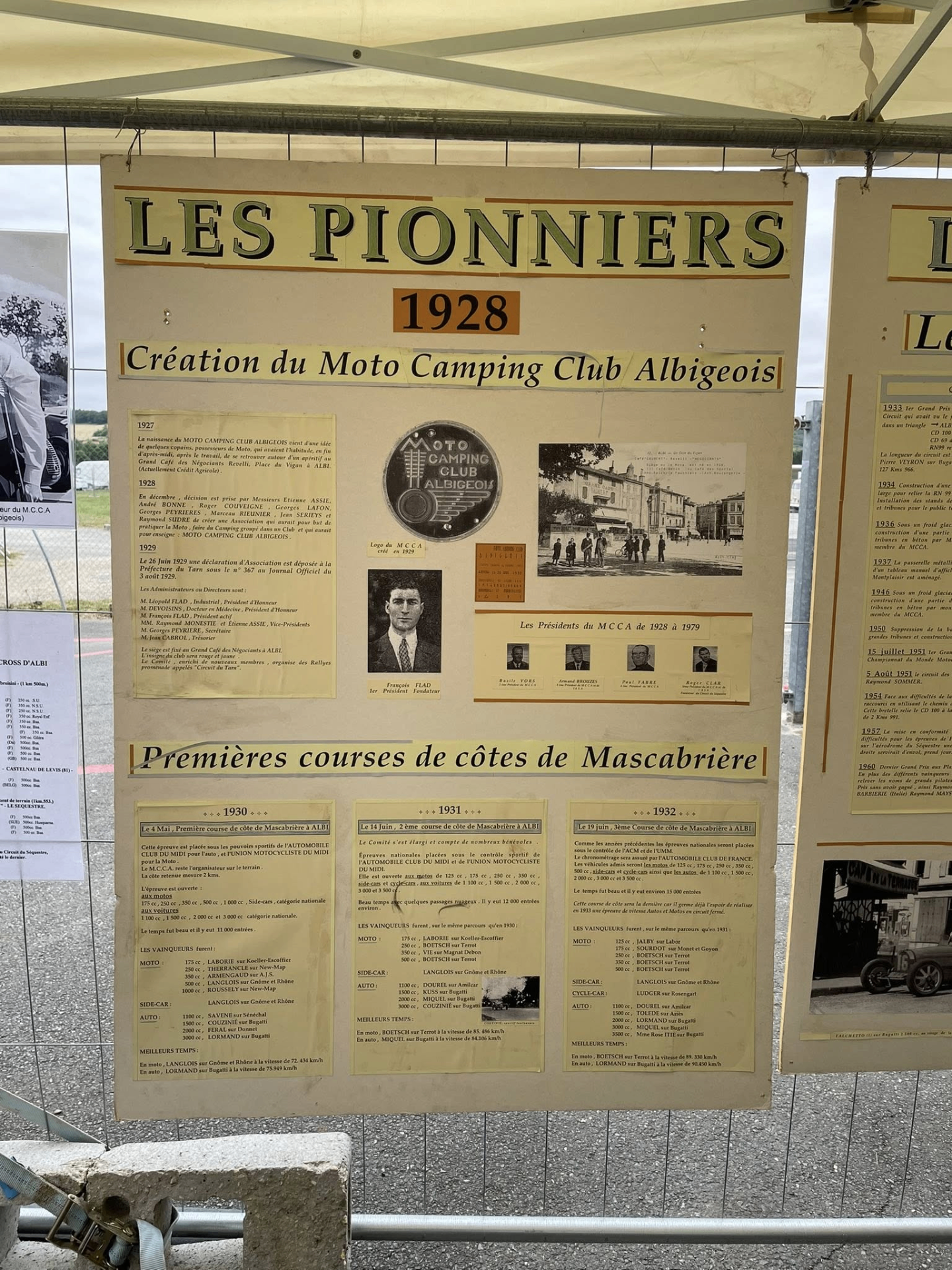 Panneau d'exposition sur les pionniers et la création du Moto Camping Club Albigeois en 1928.
